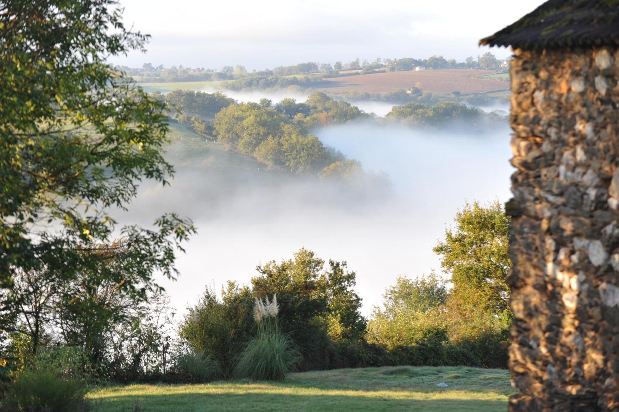 Chambres D'Hotes Le Puits D'Amour Mirandol-Bourgnounac Exterior foto